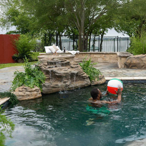How to Choose the Right Pool Waterfall for Your Outdoor Space