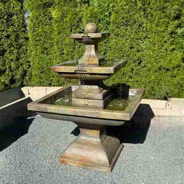 Henri Studio Tall Equinox Fountain