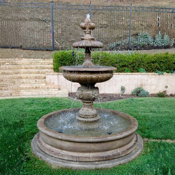 Giannini Piazza Veneta Pond Fountain