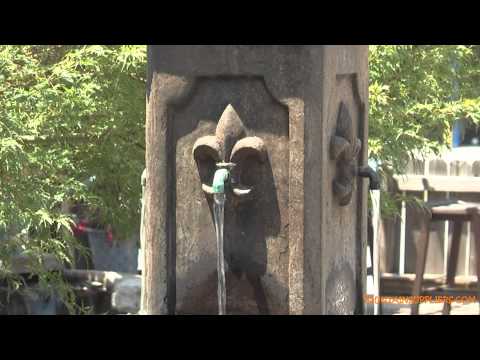 Fiore Fleur De Lis Fountain