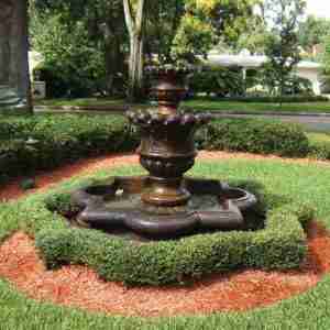 Fiore Scallop Urn Fountain w/Quatrefoil Basin