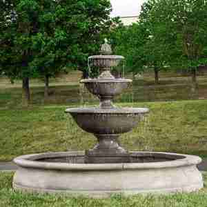 Campania Monteros Fountain in Basin